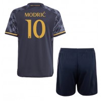 Otroški Nogometni dresi Real Madrid Luka Modric #10 Gostujoči 2023-24 Kratek Rokav (+ Kratke hlače)